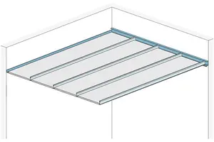 AD30GYAE - Spuščen strop z kovinsko podkonstrukcijo za obliko robov A / E 15 z Gyptone ploščami velikega formata.