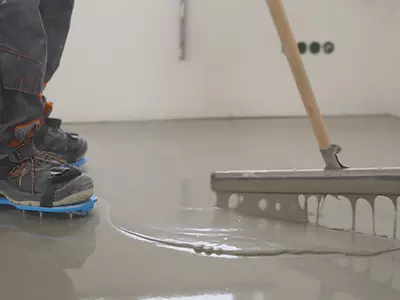 webertec 932 - Vodotesna, samorazlivna talna izravnalna masa.