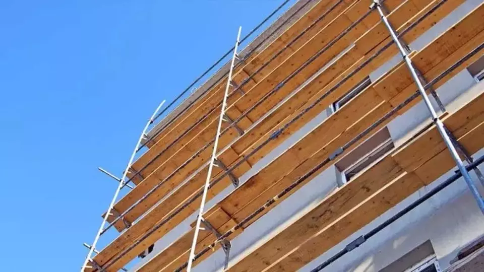 Kako zapolnimo luknje, ki ostanejo po pritrjevanju odra?