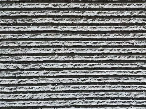 Mineralni zaključni omet za izvedbo modernih ali zgodovinskih vzorcev na fasadni površini.