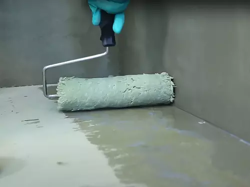 weberprim 801 - osnovni premaz Uporablja se pred nanosom lepil za keramiko, malt, cementnih mas in zaključnih slojev/ometov.