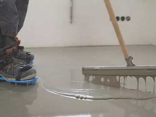 webertec 932 - Vodotesna, samorazlivna talna izravnalna masa.