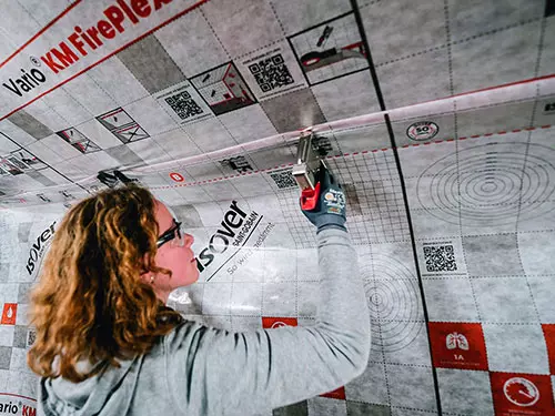 KM FIREPLEX - Prva ognjevarna klimatska membrana: Vario KM FirePlex. Zmanjšajte požarne obremenitve, povečajte varnost in udobje